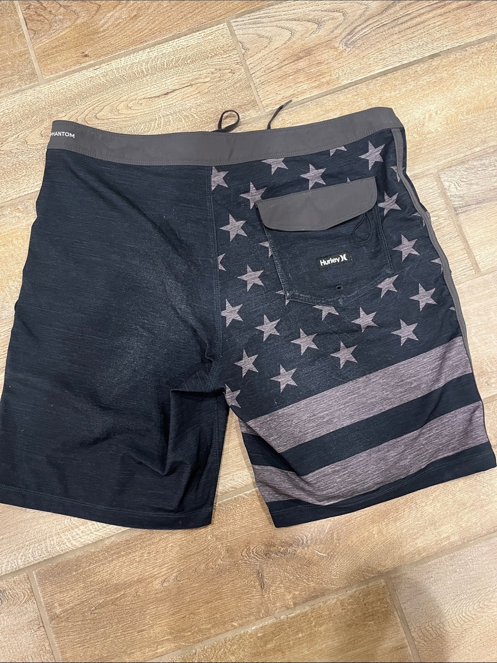 🖤 Hurley | Size 34 | Black & Charcoal American Flag Design Phantom Swim Shorts - Picture 3 of 4